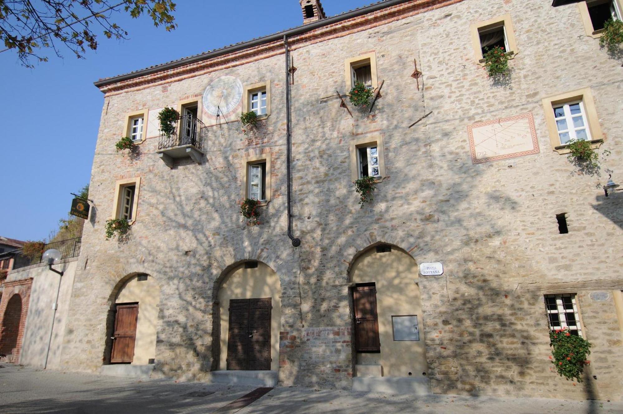 Dimora Storico Romantica Il Sole E La Luna Cerretto Langhe Buitenkant foto
